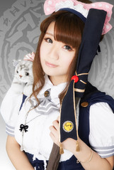 モモ・クロウズ・キャット